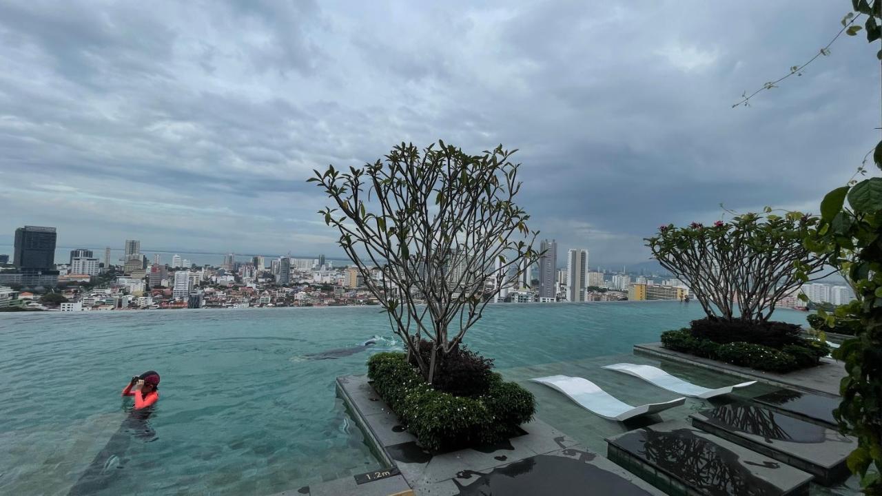 Beacon Executive #cozyfamilystay #rooftoppool #13 * George Town