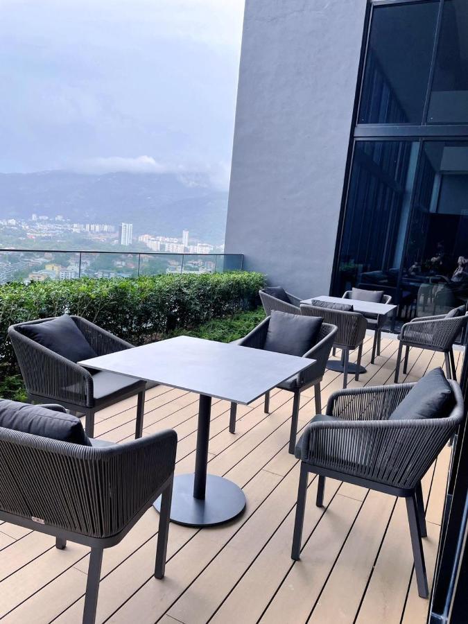 Beacon Executive #cozyfamilystay #rooftoppool #13 George Town