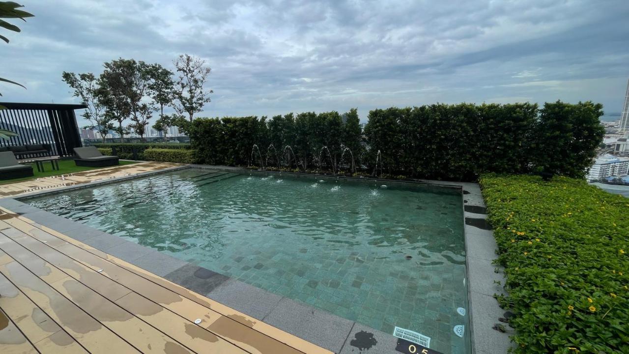 Beacon Executive #cozyfamilystay #rooftoppool #13 *